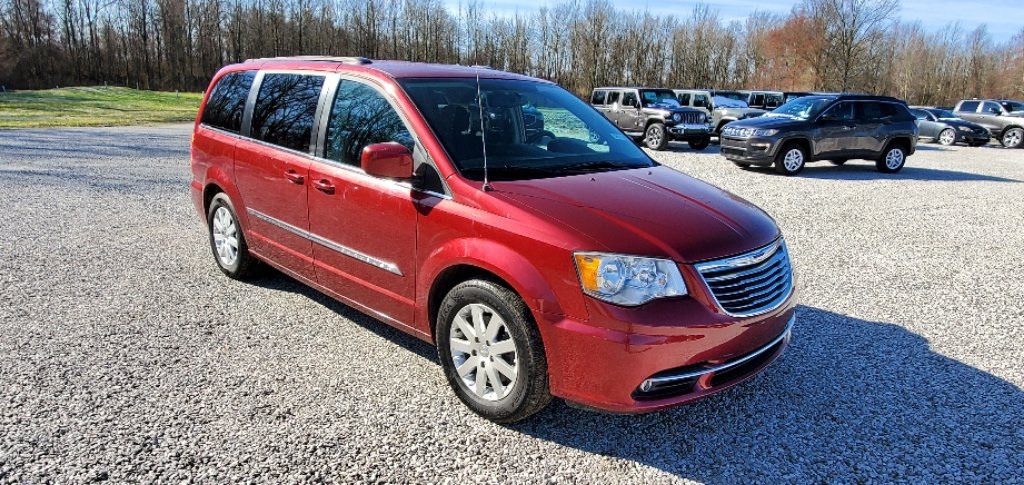 PreOwned 2014 Chrysler Town & Country Touring 4D